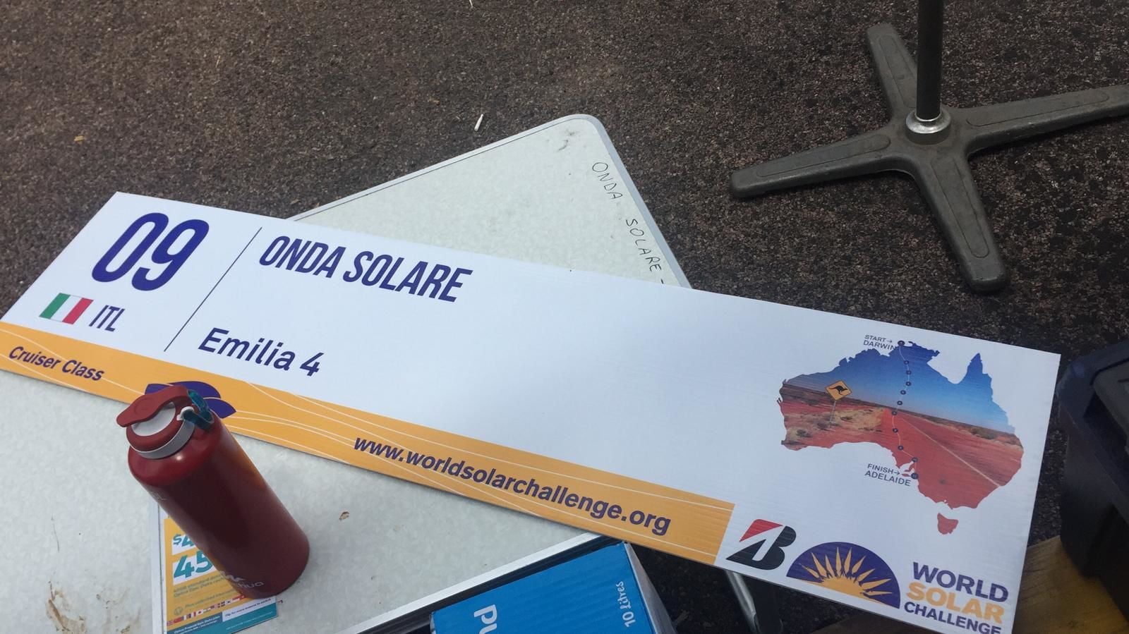 World Solar Challenge: die neue Herausforderung des Solarfahrzeugs Emilia 4 LT in Australien beginnt