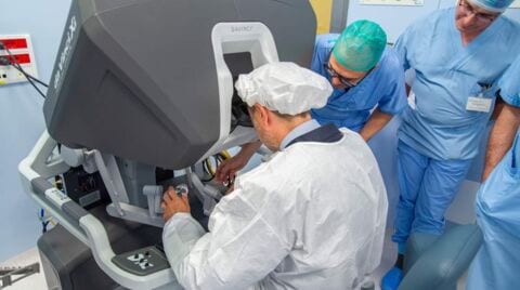 Nuovo robot chirurgico per l’ospedale di rimini con il sostegno anche di Scm Group